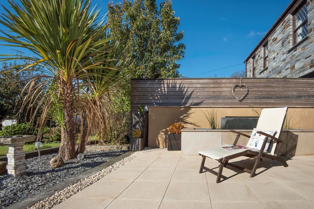 Brett Chaucer Textured Paving Slab 450mm x 450mm x 32mm Buff